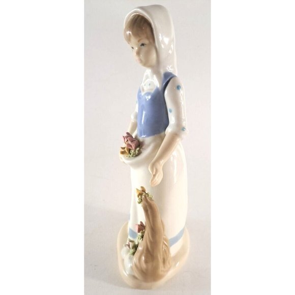 Vintage Torralba Porcelain Girl Holding Flowers Figurine Handmade Spain 8" - Picture 4 of 7